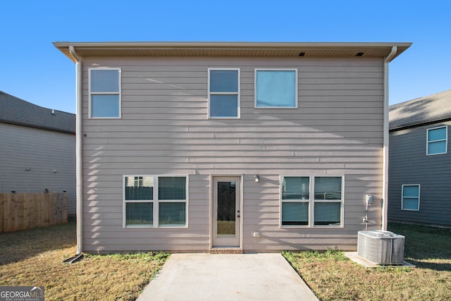 view of front facade featuring a front yard, a patio, and cooling unit