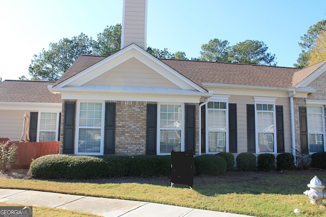 view of front of house with a front lawn