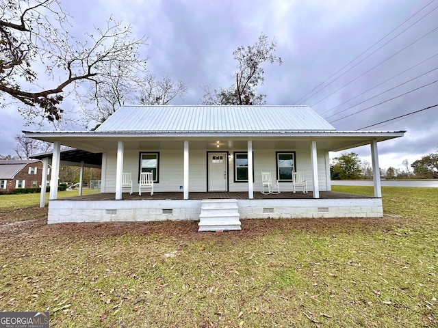 farmhouse-style home with a front lawn