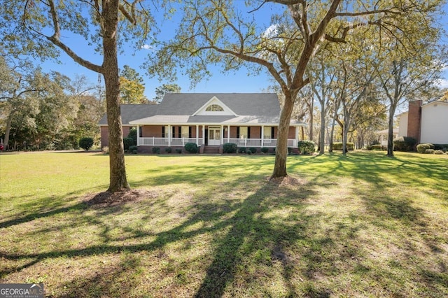 view of front facade featuring a porch and a front lawn