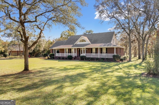 farmhouse-style home featuring a front lawn and a porch