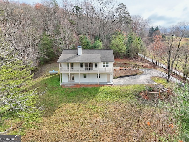 view of front of house with a front yard