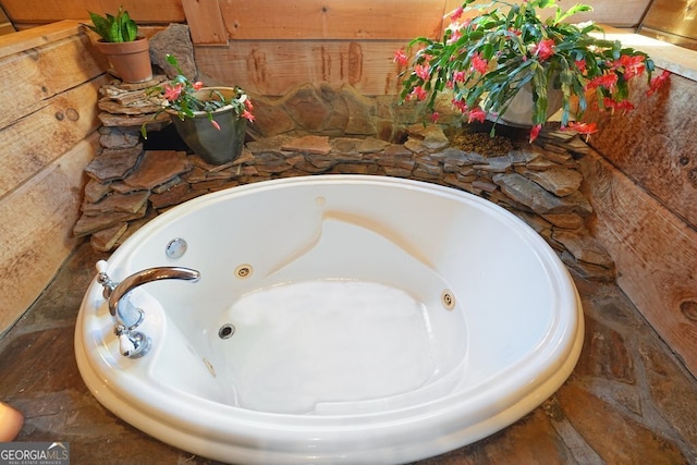 bathroom featuring a washtub