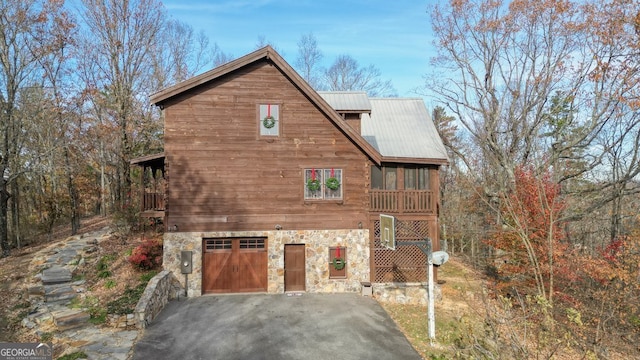 view of front facade featuring a garage