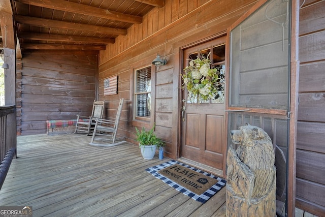 entrance to property featuring covered porch