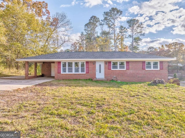 ranch-style home featuring a carport and a front lawn