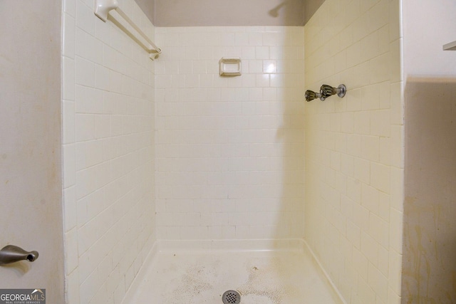 bathroom with a tile shower