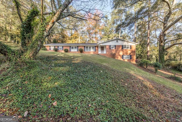 single story home featuring a front yard