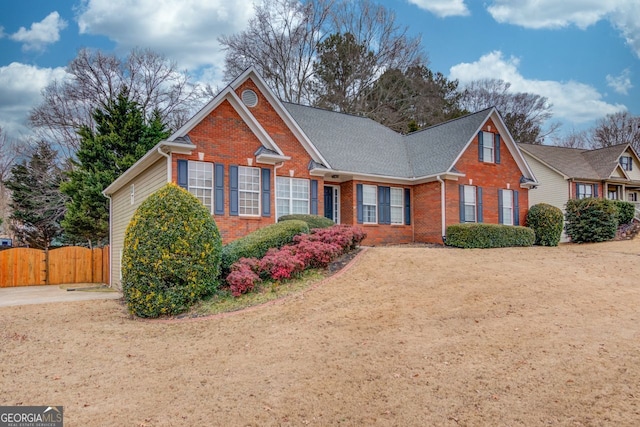 view of front of property with a front yard