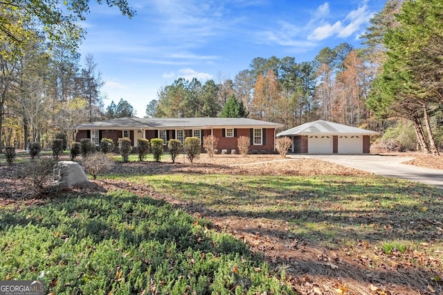 single story home featuring a front lawn