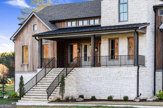 view of front of property featuring a porch