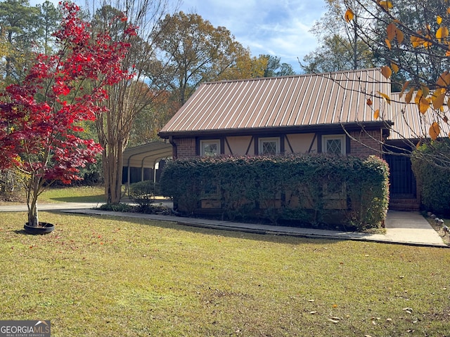 view of front of house with a front lawn and a carport