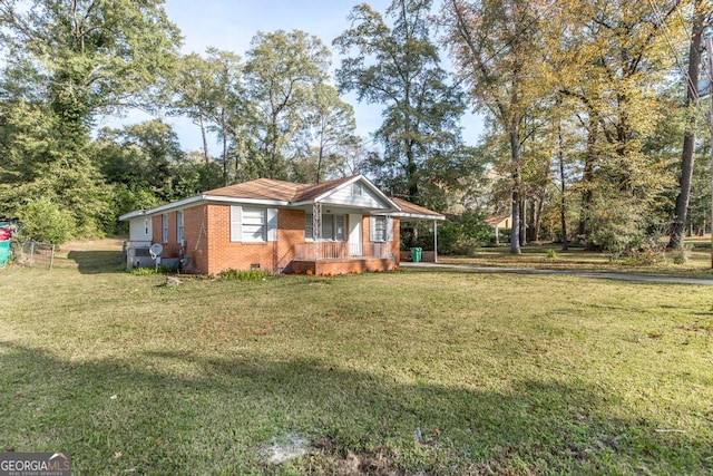 view of front of house featuring a front lawn and covered porch