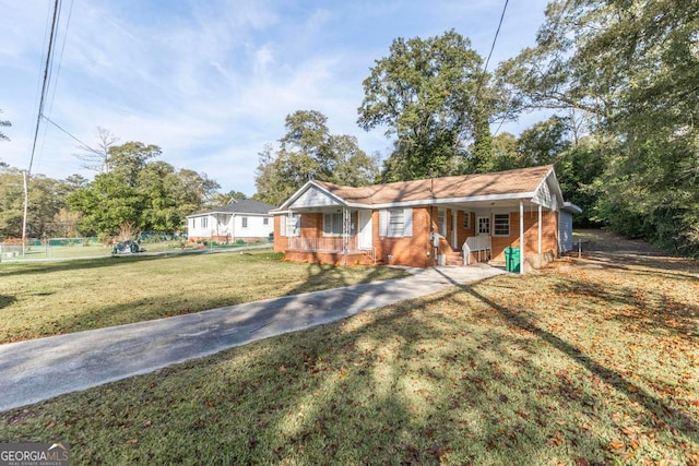 single story home featuring a front lawn