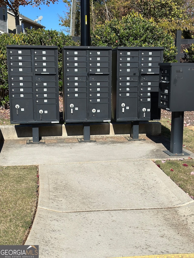 view of home's community with mail boxes