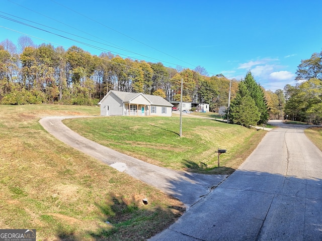 view of front of home featuring a front lawn