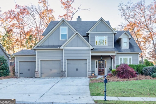 craftsman house with a garage and a front lawn