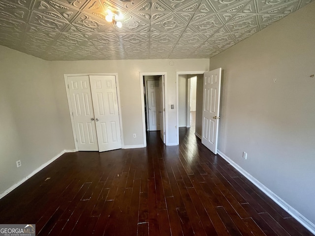 1529 Evergreen Hollow Ln, Conyers, GA 30012 - unfurnished bedroom featuring a closet, wood finished floors, baseboards, and an ornate ceiling