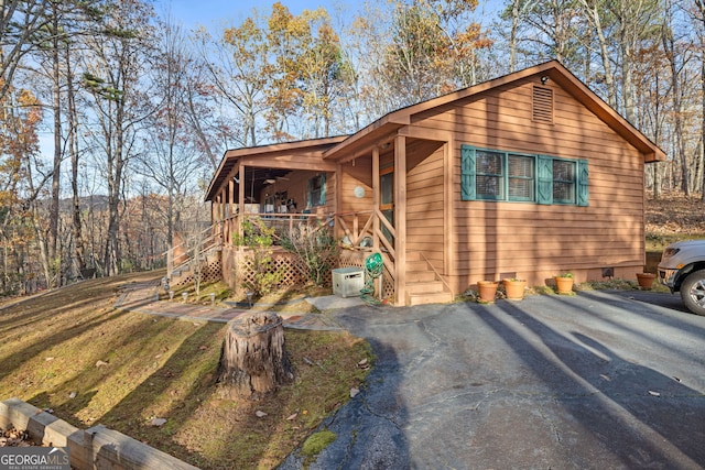 view of front of home with a porch and a front yard