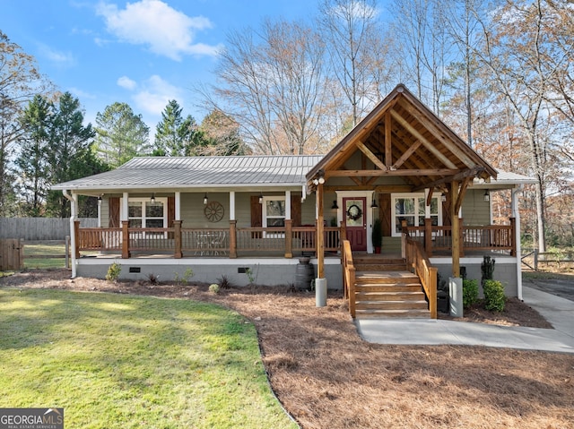 view of front of property featuring a front lawn and covered porch