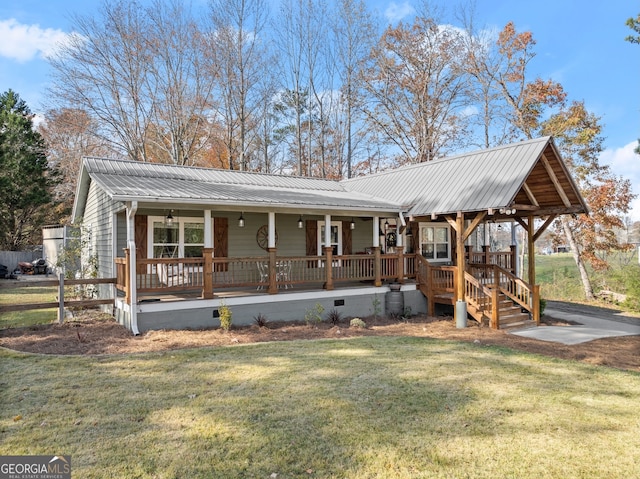 view of front facade featuring a porch and a front lawn