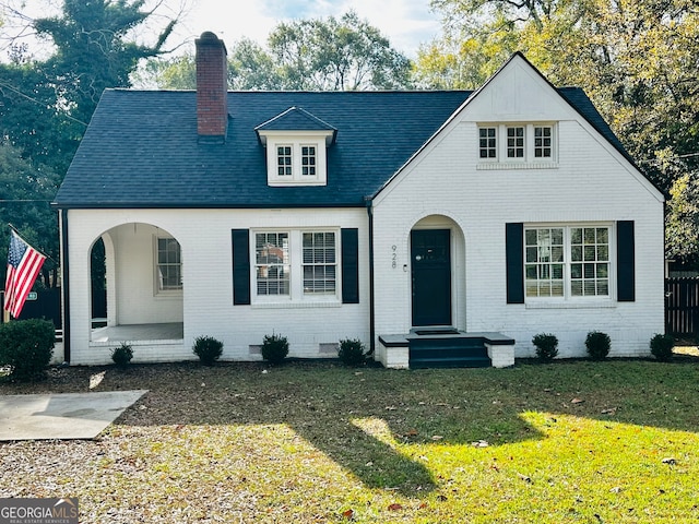 view of front of house with a front lawn and covered porch