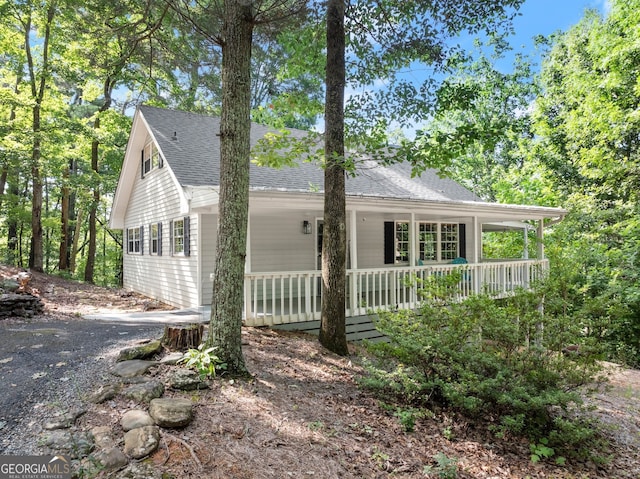 view of front of property featuring a porch