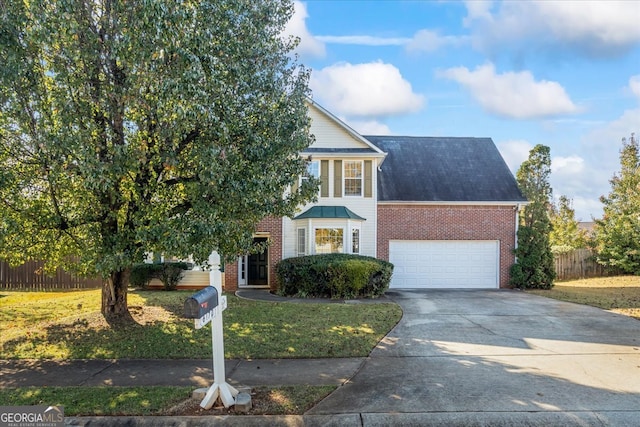 view of front of home featuring a front yard