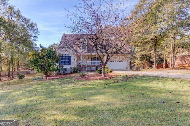 view of front of property featuring a front lawn and a porch