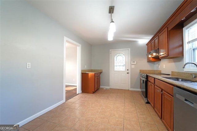 kitchen with sink, a healthy amount of sunlight, decorative light fixtures, and appliances with stainless steel finishes