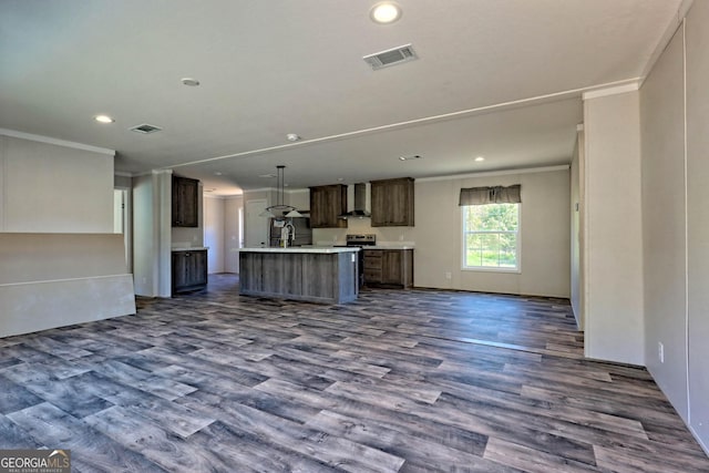 kitchen with crown molding, dark wood-type flooring, and a center island with sink