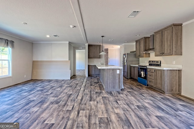 kitchen with pendant lighting, stainless steel appliances, a kitchen island with sink, and dark wood-type flooring