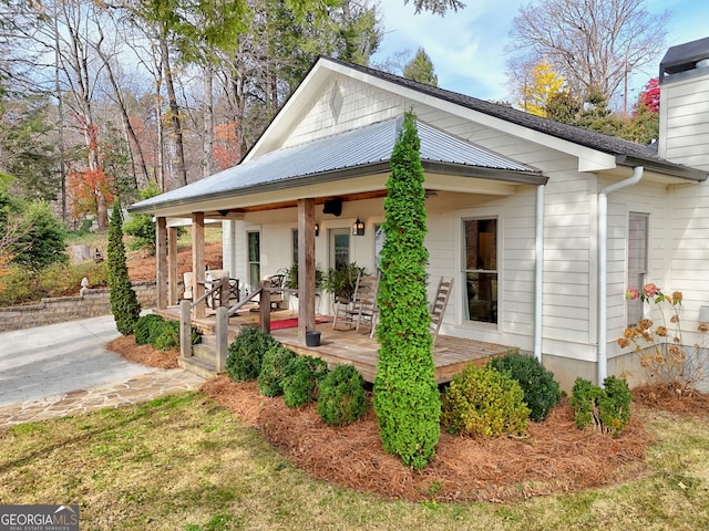 view of front facade with covered porch