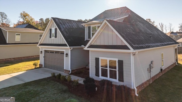 view of front of home featuring a front lawn and a garage