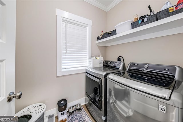 laundry area featuring washing machine and dryer and crown molding