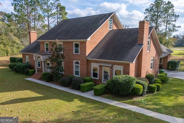 view of front of property with a front yard