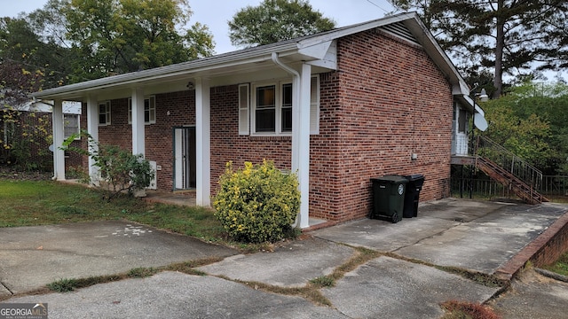 view of front of property