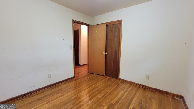 unfurnished room featuring light hardwood / wood-style flooring