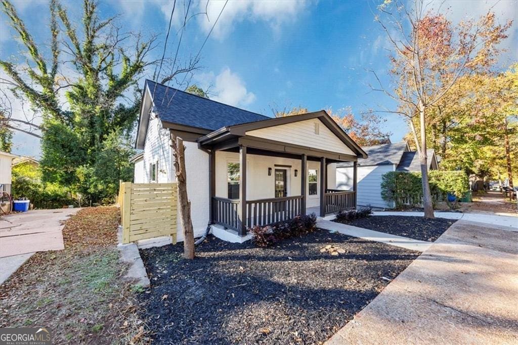 bungalow-style house featuring covered porch