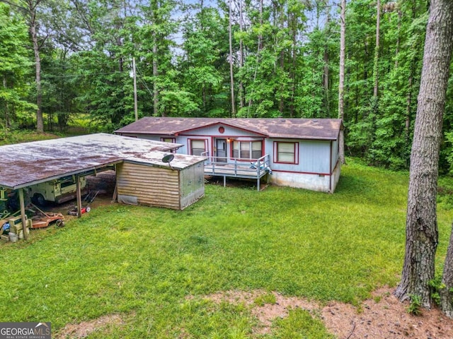 view of front of property with a front yard