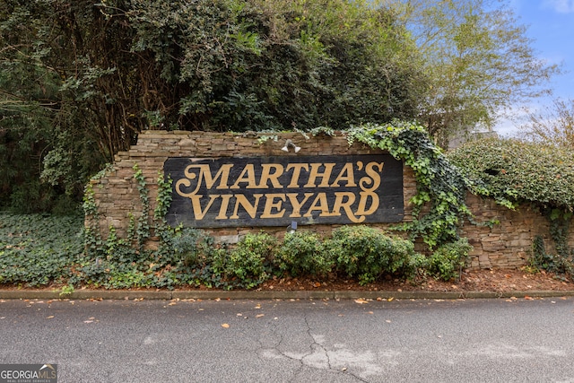 view of community / neighborhood sign