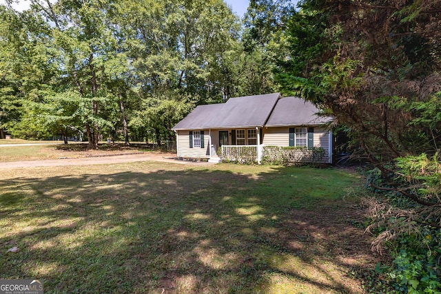 ranch-style house featuring a porch and a front yard