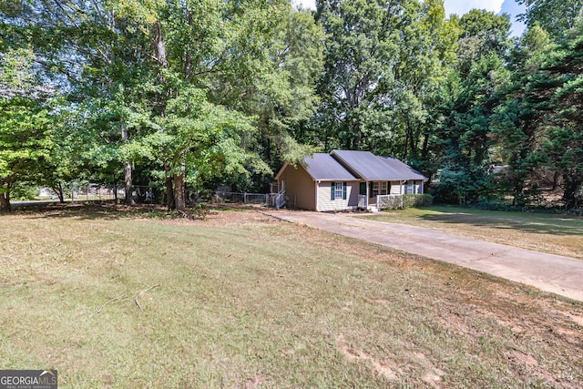 view of front of house with a front yard