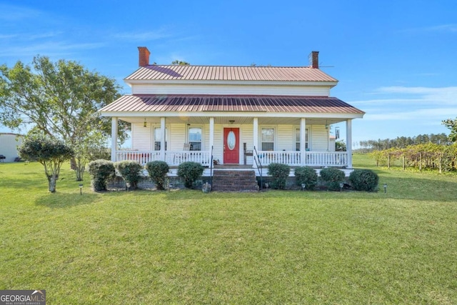 view of front of property featuring a front yard