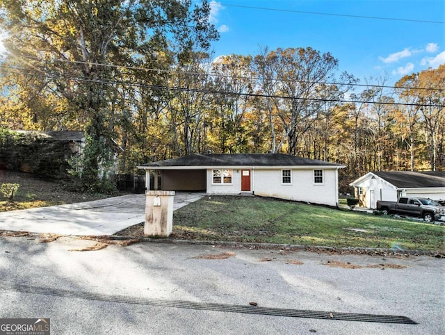 view of front of property with a front lawn