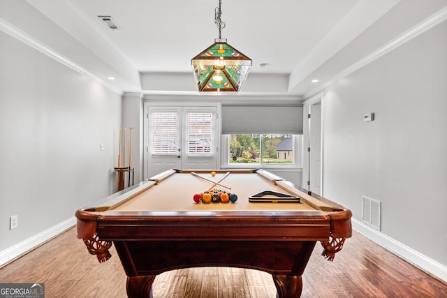 playroom featuring crown molding, light hardwood / wood-style floors, and pool table