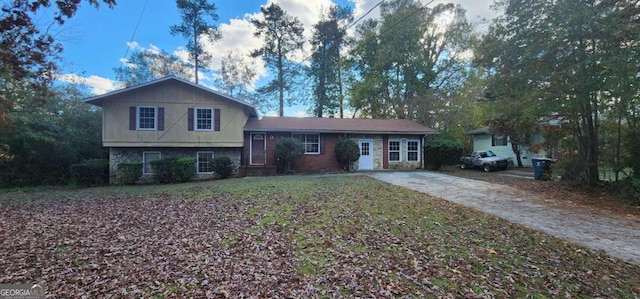 tri-level home with a front yard