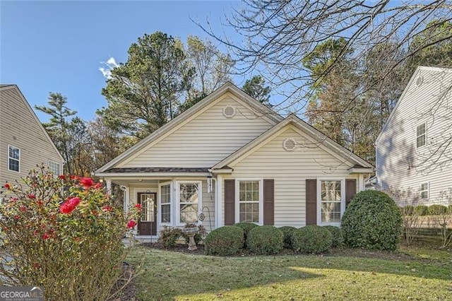 view of front of home with a front lawn