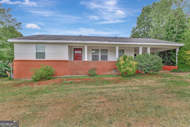 ranch-style house featuring a front yard