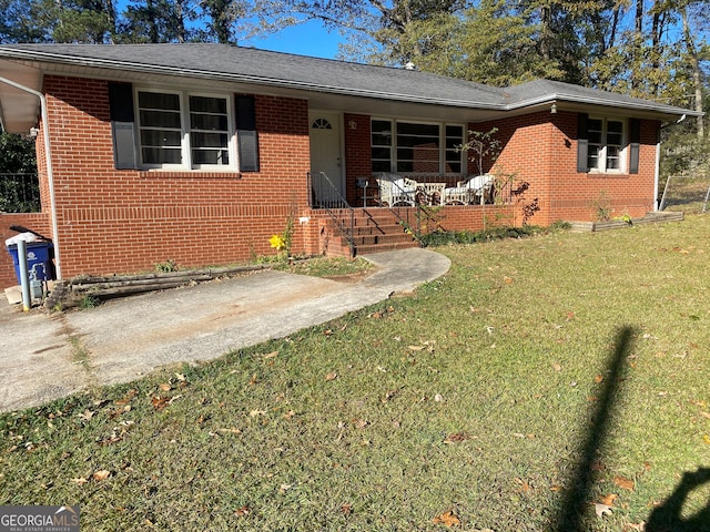 single story home featuring covered porch and a front lawn